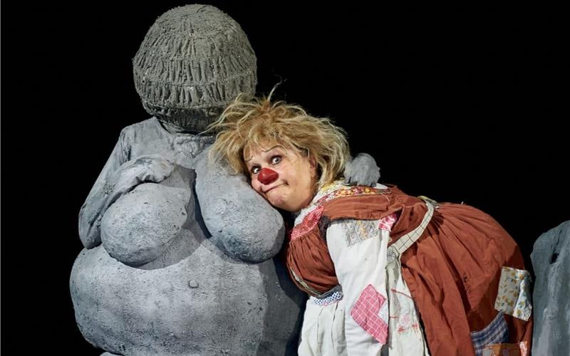 Verlosung: Tragikomisch und eine Gaudi Tritt am Donnerstag, 6. Februar, in der Herrenberger Stadthalle im Rahmen der Reihe „Brot & Rosen“ auf: Die wohl berühmteste Clownin, Gardi Hutter GB-Foto: gb