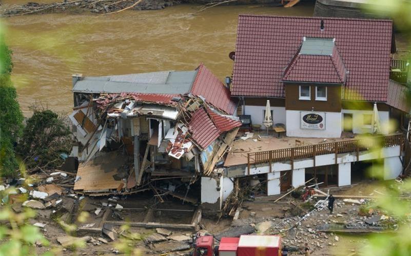 Trotz des verheerenden Hochwassers im Ahrtal im Sommer 2021 fehlt den Menschen in Deutschland nach Expertenansicht das Risikobewusstsein für extreme Wetterereignisse. Foto: Thomas Frey/dpa