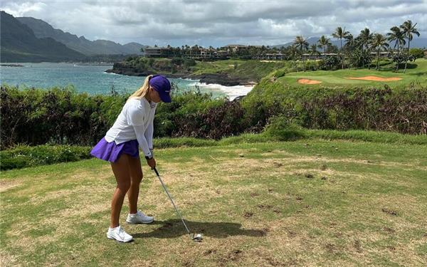 Turnier vor traumhafter Kulisse: Clara Dürr spielt Golf auf Hawaii. GB-Foto: gb