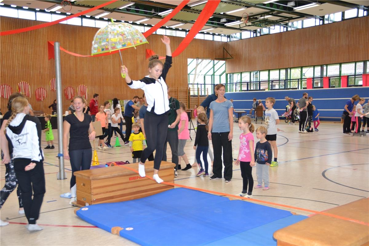 Turnshow des TSV Öschelbronn Bild: Uwe Büchsenstein