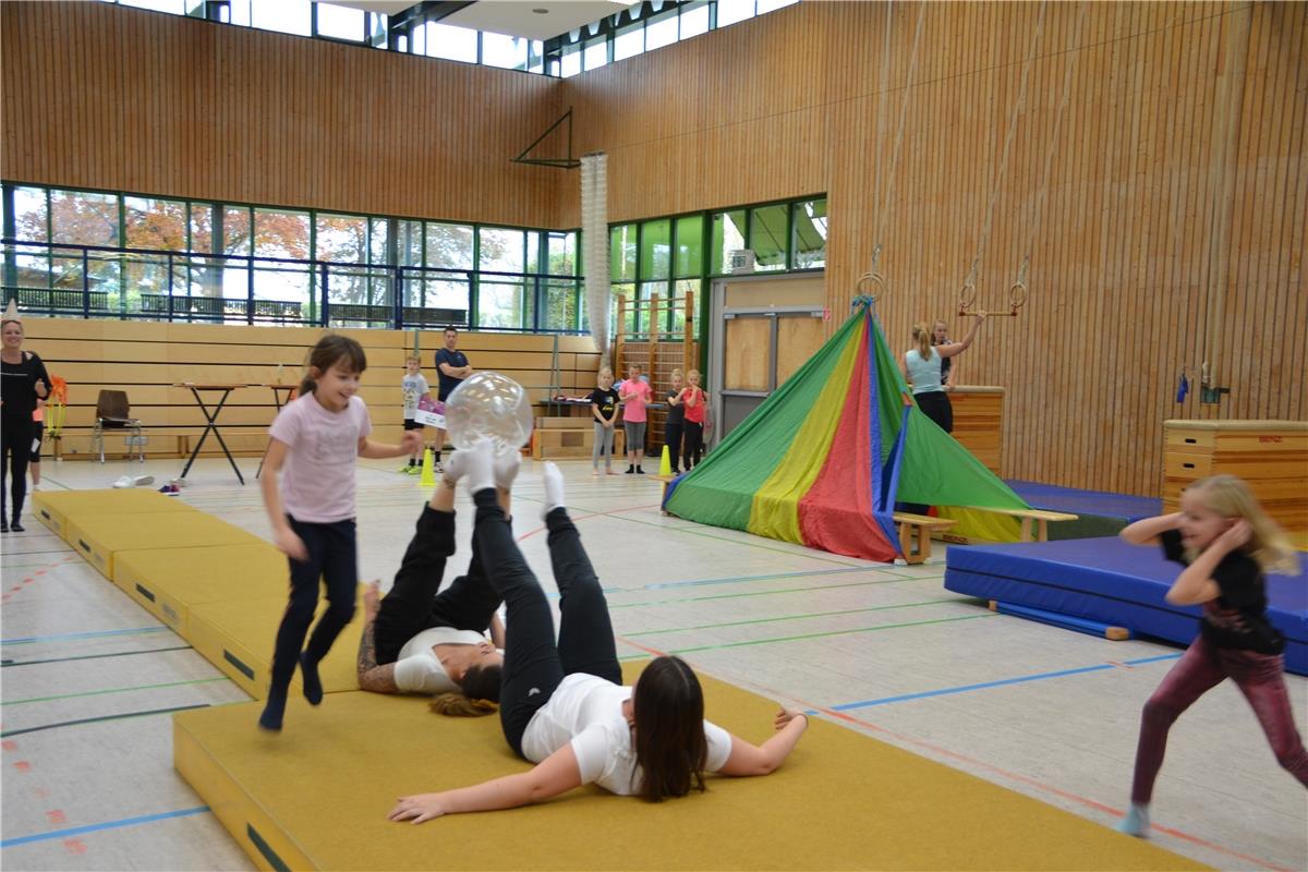 Turnshow des TSV Öschelbronn Bild: Uwe Büchsenstein