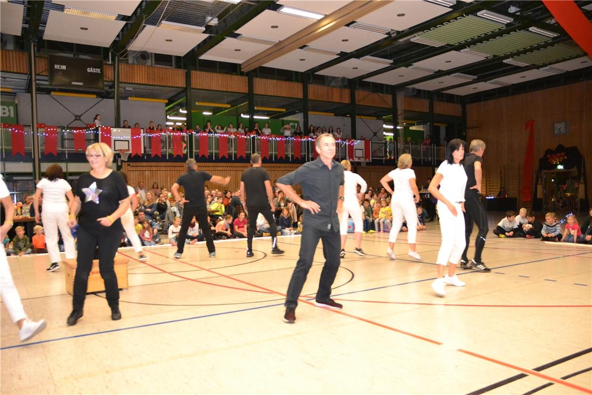 Turnshow des TSV Öschelbronn Bild: Uwe Büchsenstein