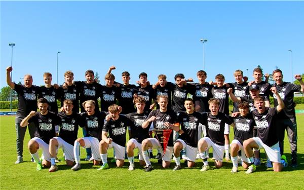 U19 des VfL Herrenberg bejubelt die Meisterschaft