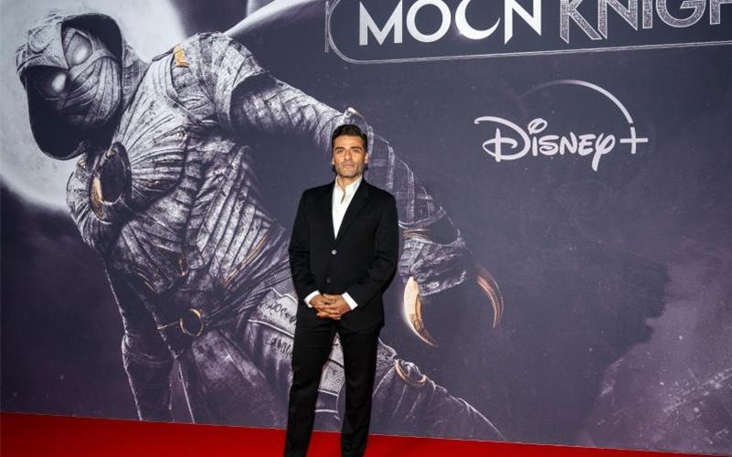 US-Schauspieler Oscar Isaac kommt zur Filmvorführung von „Moon Knight“ ins Bode-Museum. Foto: Monika Skolimowska/dpa-Zentralbild/dpa