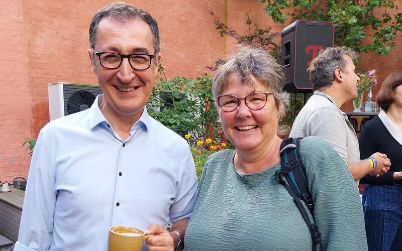 Ulrike Franke ist in Wismar regelrecht über Cem Özdemir gestolpert – und entschied sich, zu bleiben und die Grünen vor Ort im Wahlkampf zu unterstützen. GB-Foto: gb