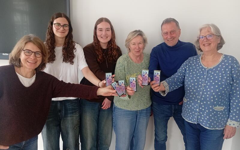 Ulrike Reutter, Kendra Hofmann, Maja Bitzer, Birgit Hamm, Heinz Stoll und Claudia Duppel (von links) setzen sich dafür ein, dass die faire Stadtschokolade in Herrenberg auf eine gute Basis gestellt wird. GB-Fotos: gb