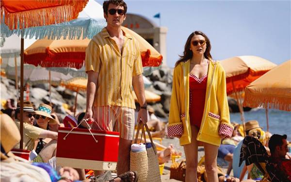 Um die Wiederbegegnung mit zwei verstorbenen ehemaligen Ehegatten geht es in der Liebeskomödie „Eternity“. GB-Foto: MUBI/ Kimberly French