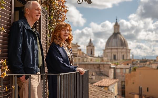 Um eine Reise nach Rom, die Wahrheiten ans Licht bringt, gehts in „Bella Roma – Liebe auf Italienisch“. GB-Fotos: © 24 Bilder