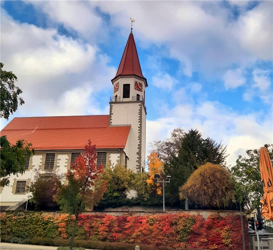 Unsere Nikolaus-Kirche im "herbstlichen Gewand". Von Doris Süsser aus Deckenpfro...