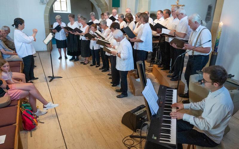 Unter der Leitung von Hee-Jeung Wortberg-An, begleitet von Simon Forberg, sang der Chor.GB-Foto: Vecsey