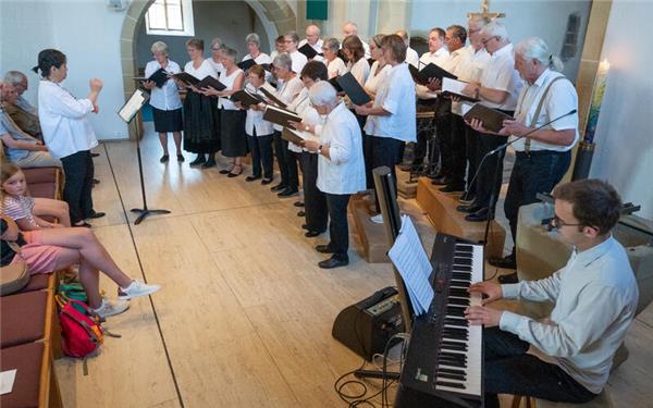 Unter der Leitung von Hee-Jeung Wortberg-An, begleitet von Simon Forberg, sang der Chor.GB-Foto: Vecsey