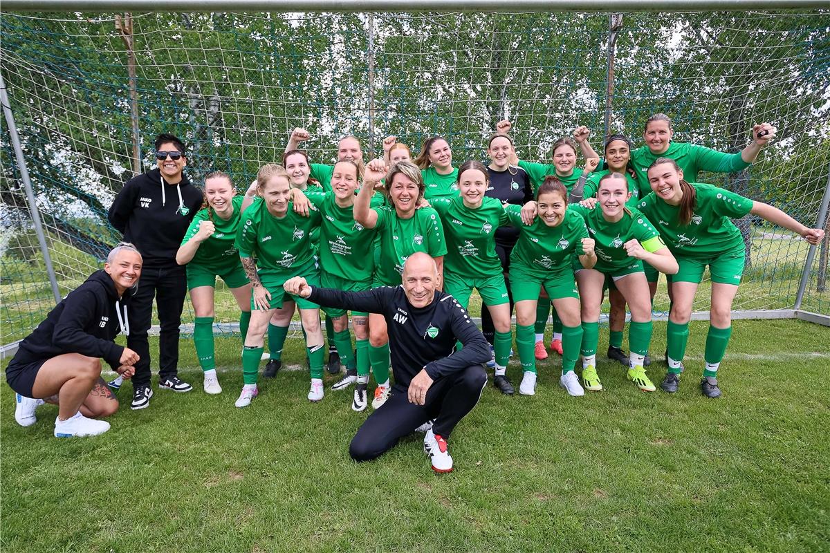 VFL Herrenberg Mannschaftsfoto   SSV Walddorf vs. VFL Herrenberg II, Frauenfussb...