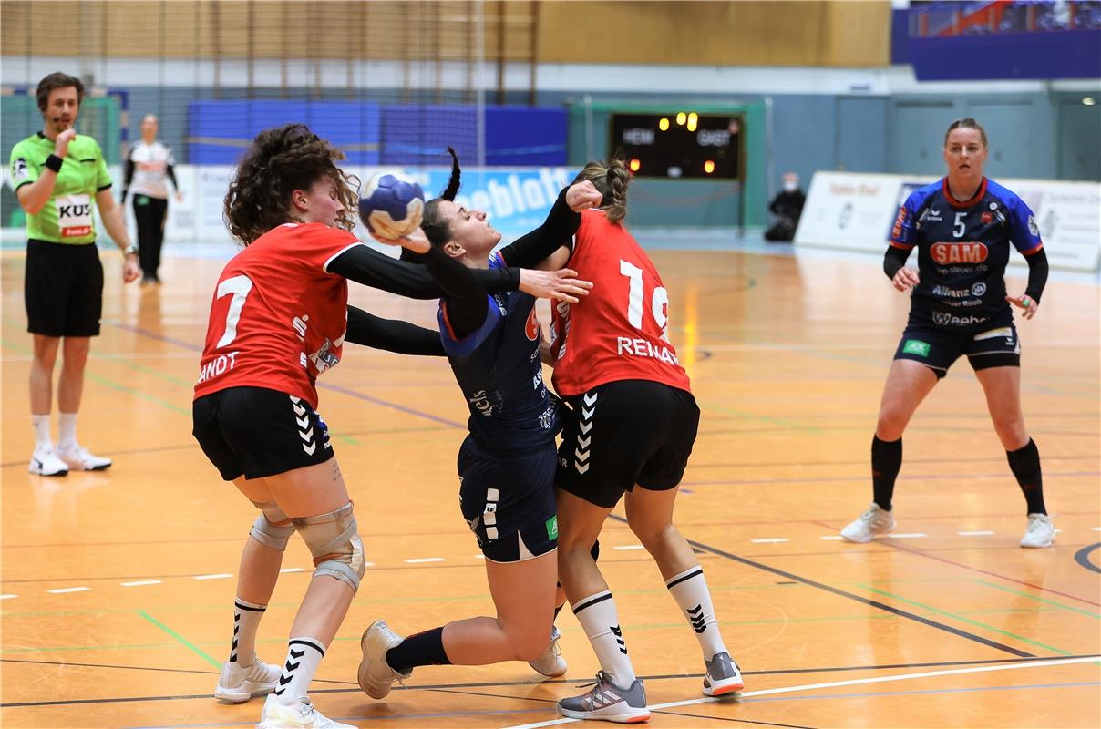 Vanessa Brandt (Solingen #77), Mandy Reinarz (Solingen #19) und Carolin Tuc (Her...