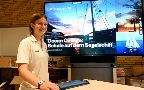 Vera Josub, Schülerin des SGH, nimmt die Besucher ihres Vortrags mit auf ihr vergangenes Jahr auf einem Schiff. GB-Foto: Holom
