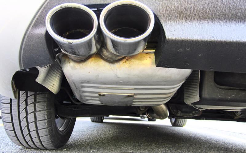 Verbotene Autorennen – ein Sicherheitsrisiko. GB-Foto: Topic/stock.adobe.com