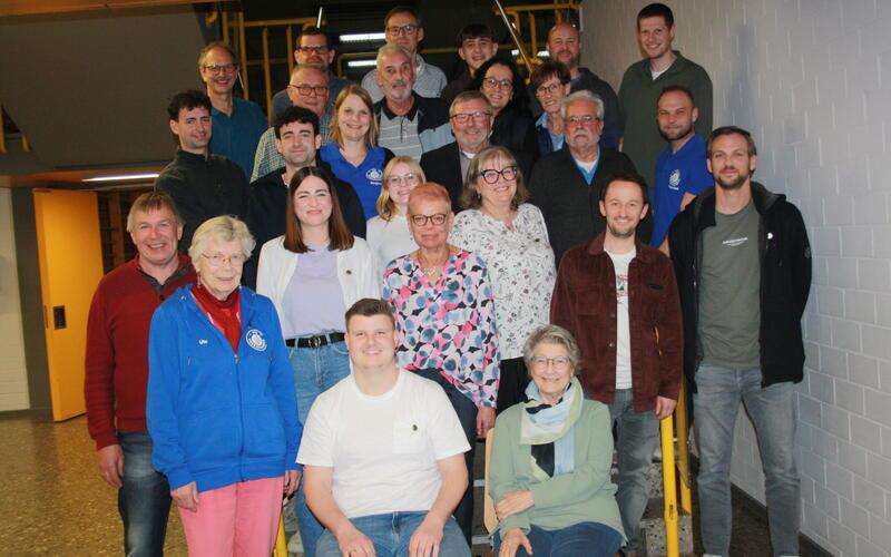 Verdiente Funktionäre und zahlreiche langjährige Mitglieder wurden beim VfL Oberjettingen ausgezeichnet. GB-Foto