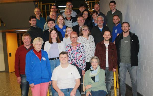 Verdiente Funktionäre und zahlreiche langjährige Mitglieder wurden beim VfL Oberjettingen ausgezeichnet. GB-Foto