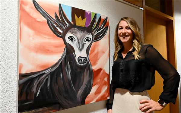 Vernissage im Mötzinger Rathaus: Kathrin Müßigmann stellt aus zum Thema „Leben, Lieben, Lachen“.GB-Foto: Holom
