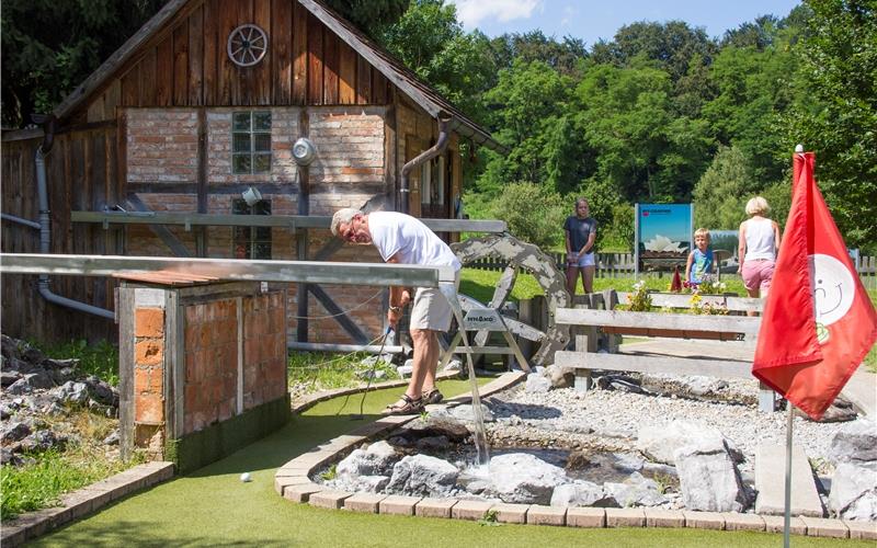 „Gäubote“-Familien-Tour: Auf 18 Bahnen Spiel, Spaß und Spannung Verrückte Bahnen warten im Seepark-Golf.GB-Foto: Seepark-Golf Pfullendorf
