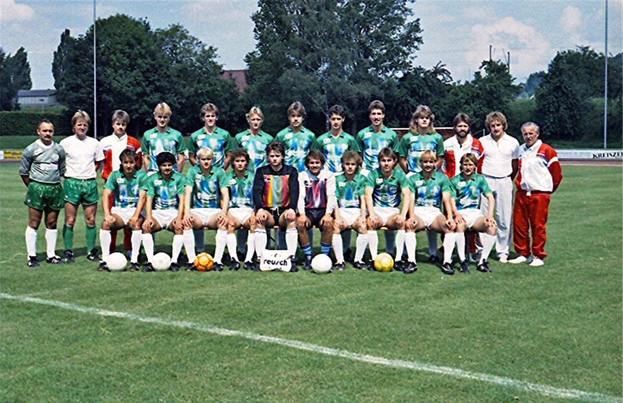 VfL Herrenberg in den 80er Jahren mit Spielertrainer Robert Piller Foto (Archiv)...
