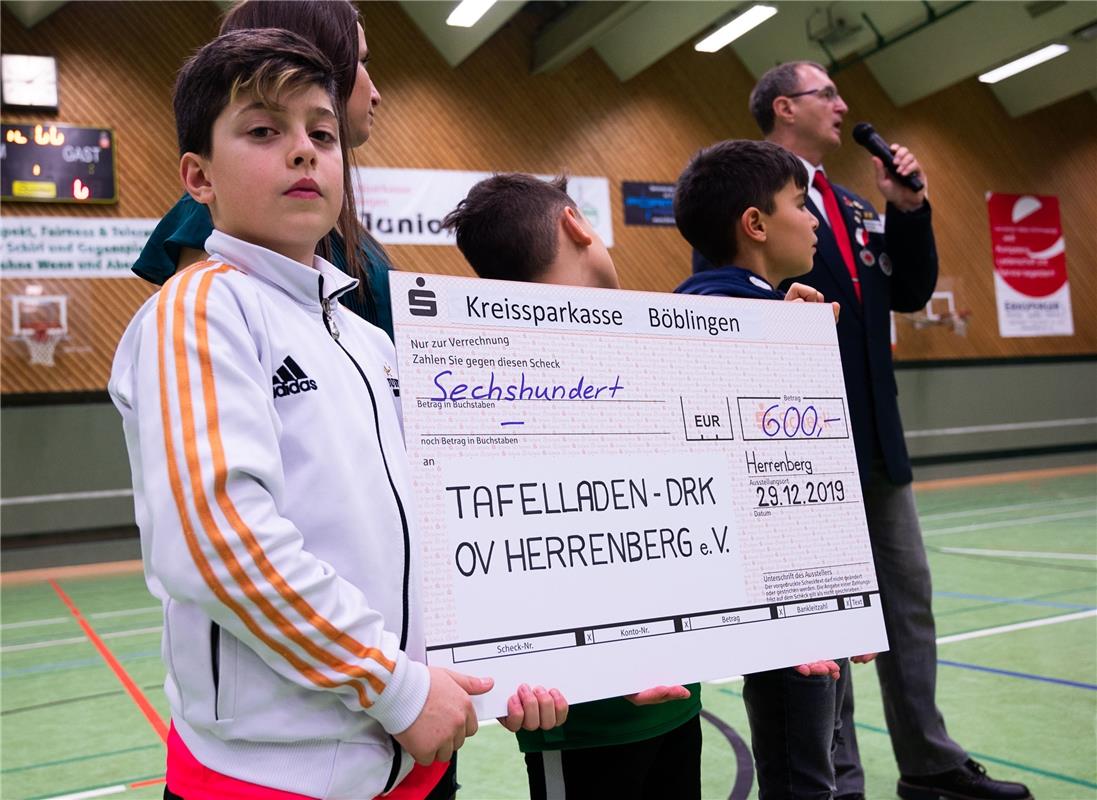 VfL Herrenberg spendet für den Tafelladen   Gäubote Cup 2019 Fußballturnier Hall...