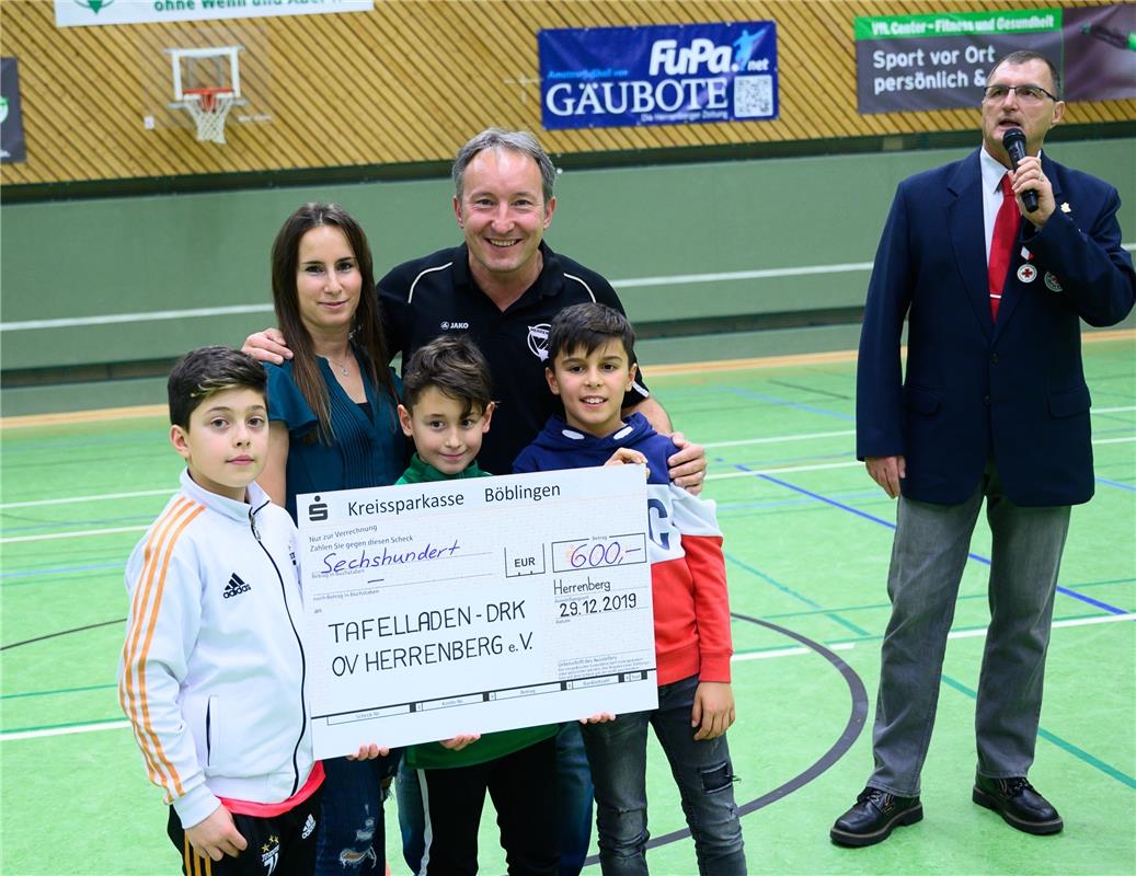 VfL Herrenberg spendet für den Tafelladen   Gäubote Cup 2019 Fußballturnier Hall...