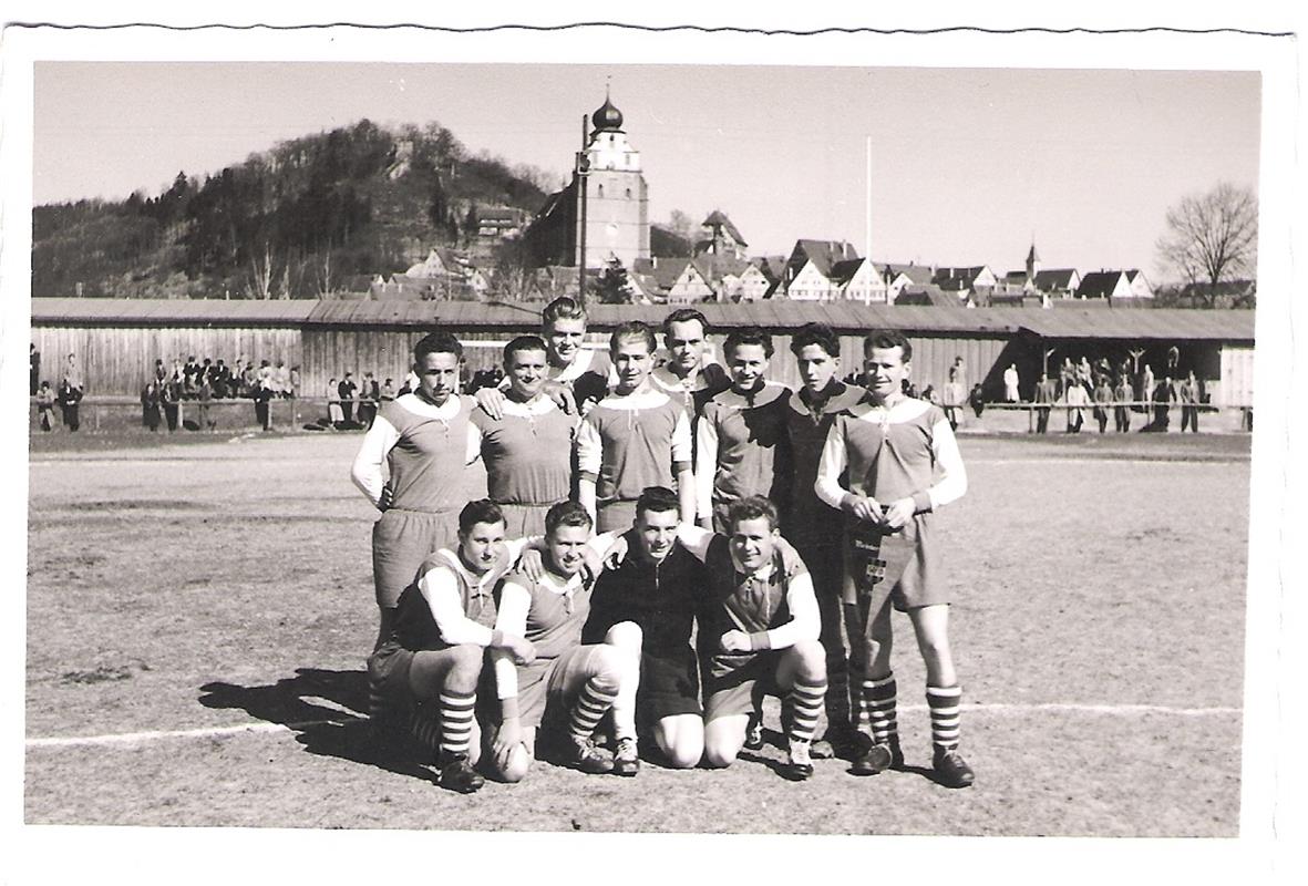 VfL-Meistermannschaft 1953/54 mit Gerhard Rühle, untere Reihe ganz links 