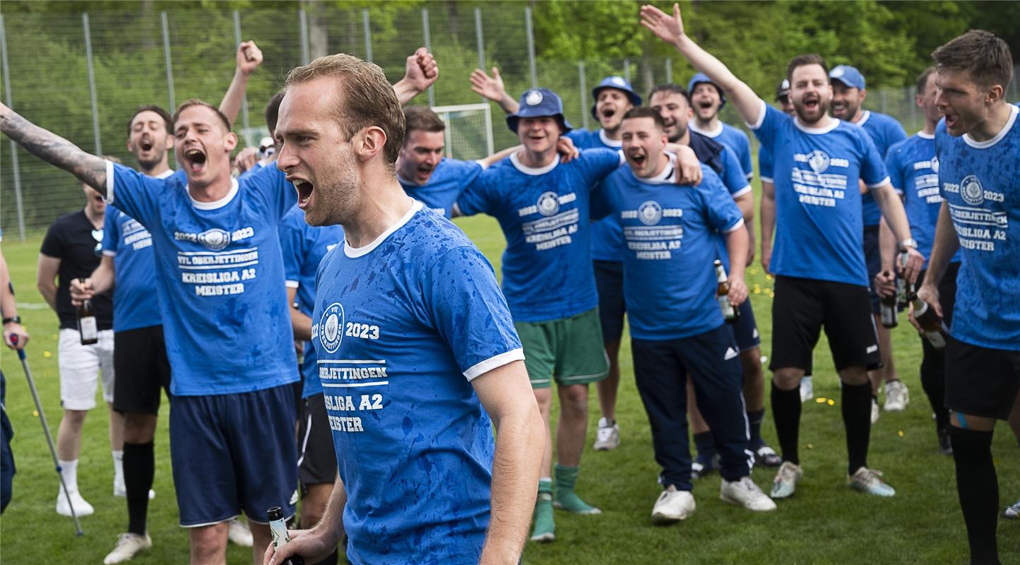 VfL Oberjettingen – SV Oberjesingen - Oberjettingen feiert die Meisterschaft 5 /...