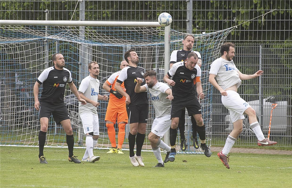 VfL Oberjettingen – SV Oberjesingen - Oberjettingen feiert die Meisterschaft 5 /...