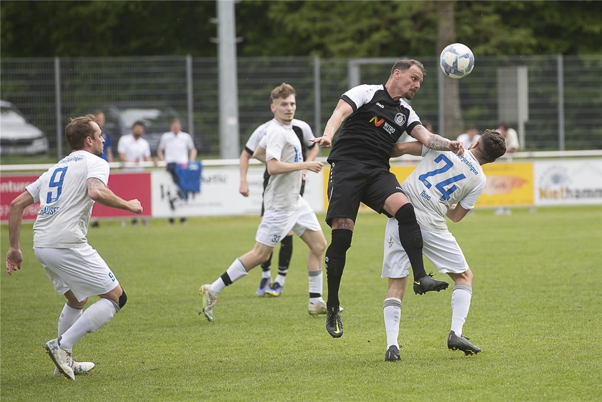 VfL Oberjettingen – SV Oberjesingen - Oberjettingen feiert die Meisterschaft 5 /...