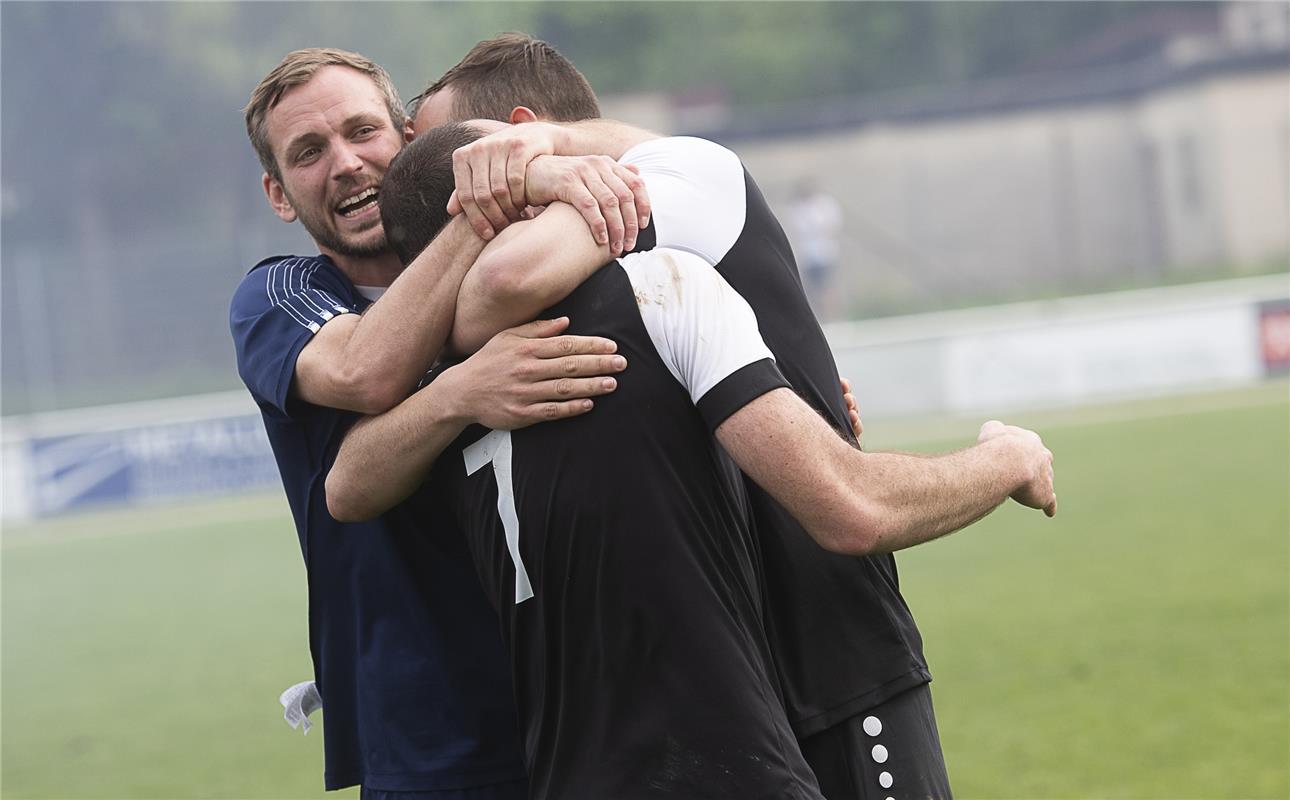 VfL Oberjettingen – SV Oberjesingen - Oberjettingen feiert die Meisterschaft 5 /...