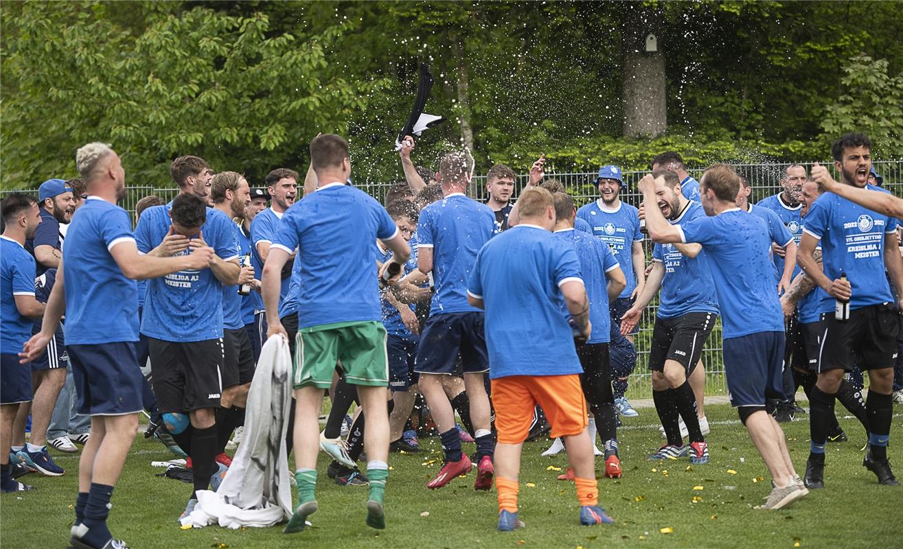 VfL Oberjettingen – SV Oberjesingen - Oberjettingen feiert die Meisterschaft 5 /...