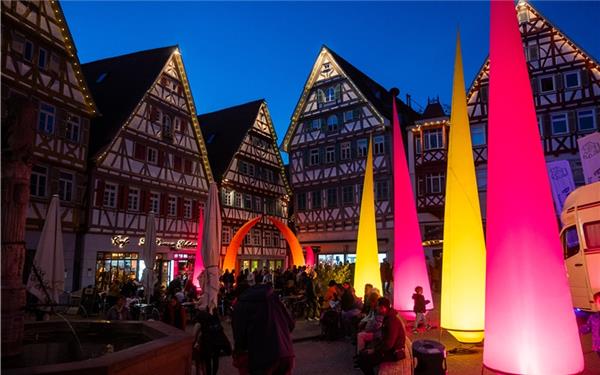 Viel Betrieb herrschte im vergangenen Oktober in der Altstadt für den Aktionsabend „Herrenberg leuchtet“. GB-Foto (Archiv): Schmidt