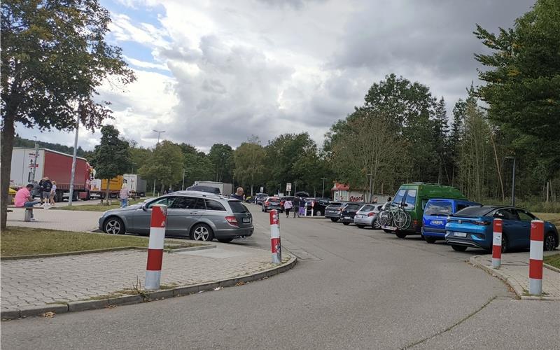 Viel los ist auf dem Rastplatz Schönbuch West an der A81 gen Süden. GB-Foto: Straub