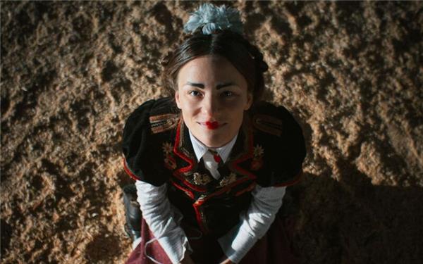 „Vier minus drei“: Eine Frau, die ihre Familie verliert, gibt sich nicht der Trauer hin. GB-Foto: Alamode Film/Polyfilm/Nikolett Kustos