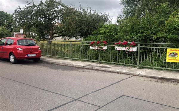 Vier städtische Blumenkästen an der Ammerbrücke gestohlen