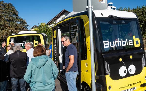 Vision in Mötzingen: Der BumbleB als Bürgerbus, der auf seiner Runde zum Arzt, zum Bäcker oder zu Festen fährt. GB-Foto: Schmidt