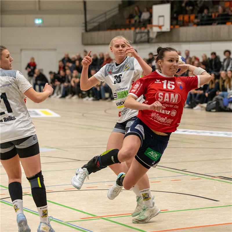 Vivien Jaeger (VfL Waiblingen #36) und Szimonetta Toepelt-Gera (SG H2Ku Herrenbe...