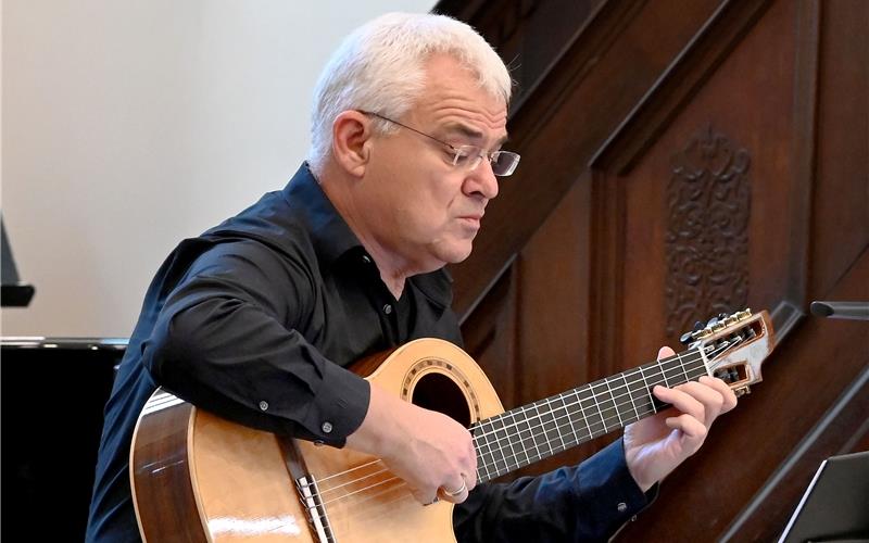 Volker Luft versteht sein Handwerk an der Gitarre. GB-Foto: Holom