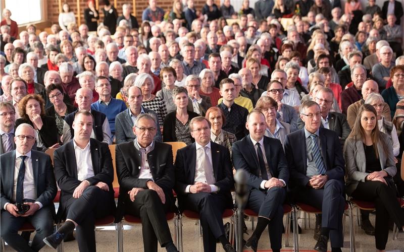 „Auch das Jahr 2020 wird uns stark fordern“ Volle Halle beim Neujahrsempfang der Gemeinde Gärtringen GB-Foto: Schmidt