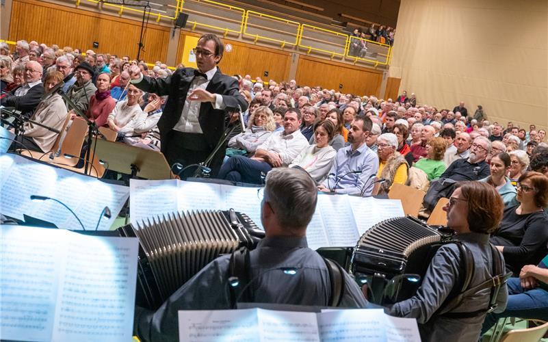 Volle Hütte beim Neujahrsempfang, den der Harmonika-Club „Edelweiß“ musikalisch begleitete. GB-Foto: Vecsey