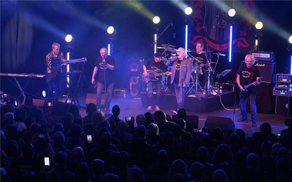 Volles Haus: Heimspiel von „Lancelot“ in der Gärtringer Schwarzwaldhalle.GB-Foto: Holom