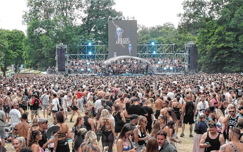 Volles Haus herrschte am Samstag beim Wet-Open-Air-Festival im Sindelfinger Freibad. GB-Foto: Staber