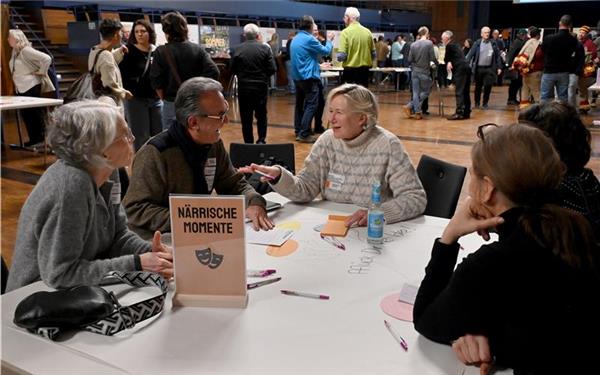 Volles Haus in der Stadthalle: Fast 200 Engagierte sind der Einladung der Stadt zum Jubiläumsworkshop gefolgt. GB-Foto: Holom