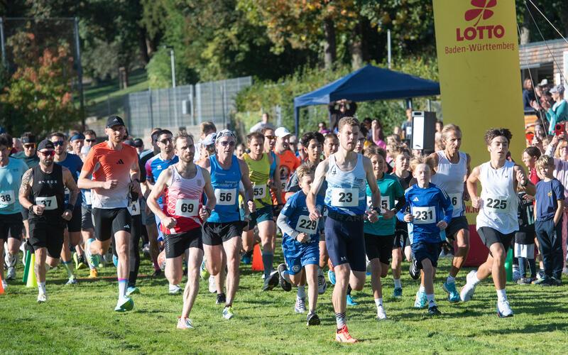 Von Beginn an diktierte Lars Herb (Nr. 23) den Hauptlauf in Bondorf. GB-Foto: Schmidt