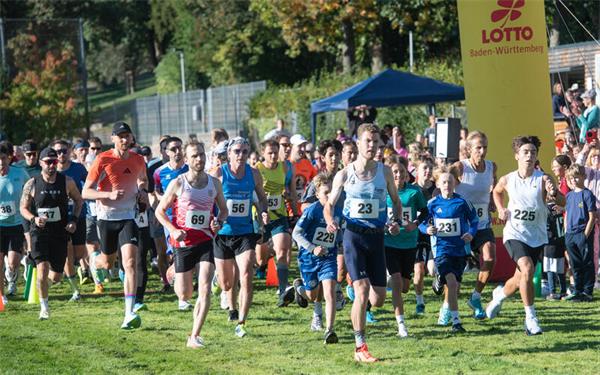 Von Beginn an diktierte Lars Herb (Nr. 23) den Hauptlauf in Bondorf. GB-Foto: Schmidt