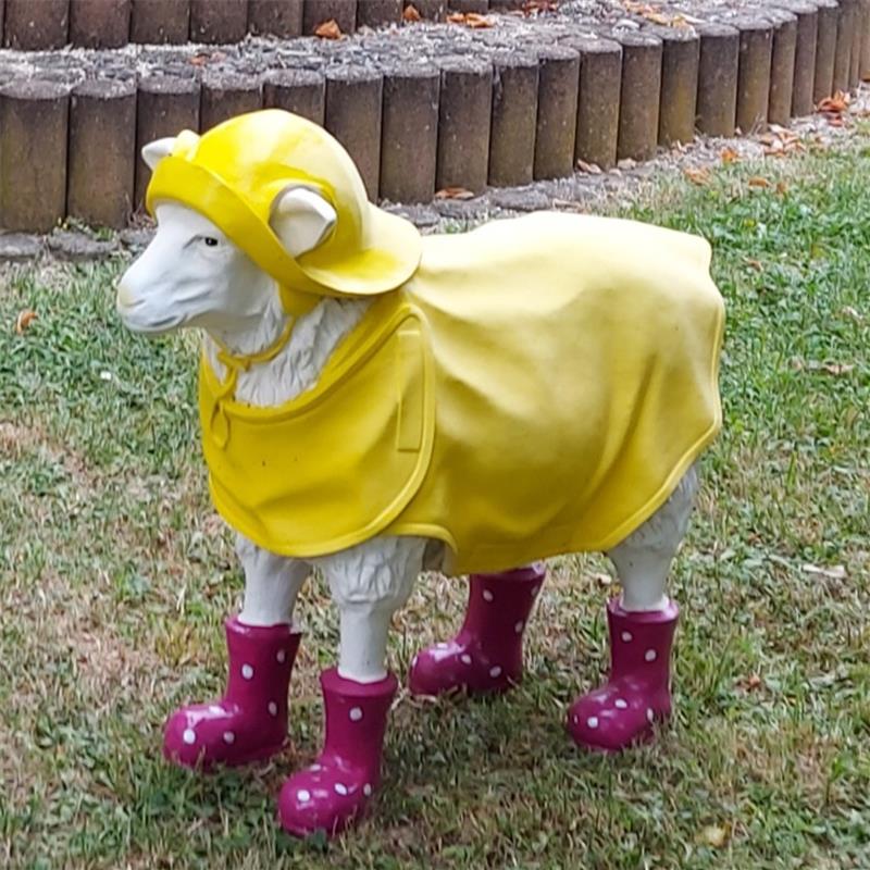 Von uns aus kann der Regen kommen, auch unsere Helma ist gerüstet!  Von Margot H...