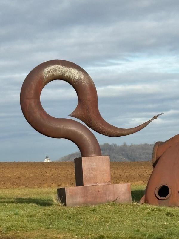 Vor so viel Kunst duckt sich die Glucke in den Hintergrund.  Von Martina Berger.