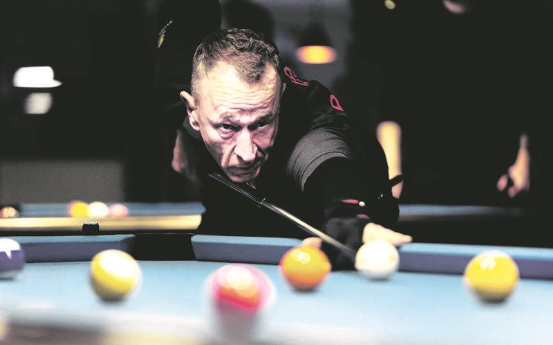 Während Robin Heber sehr erfolgreich Billard spielt, ist sein Sohn Finnegan Heber ein starker Tennisspieler. GB-Fotos: photostampe