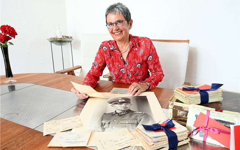 Während der Corona-Pandemie befasste Gabi Weber-Urban sich mit Feldpostbriefen ihres Opas mütterlicherseits. Gleich bei der ersten Teilnahme an einem Mundart-Schreibwettbewerb heimste die pensionierte Lehrerin dafür einen Preis ein.GB-Foto: Holom